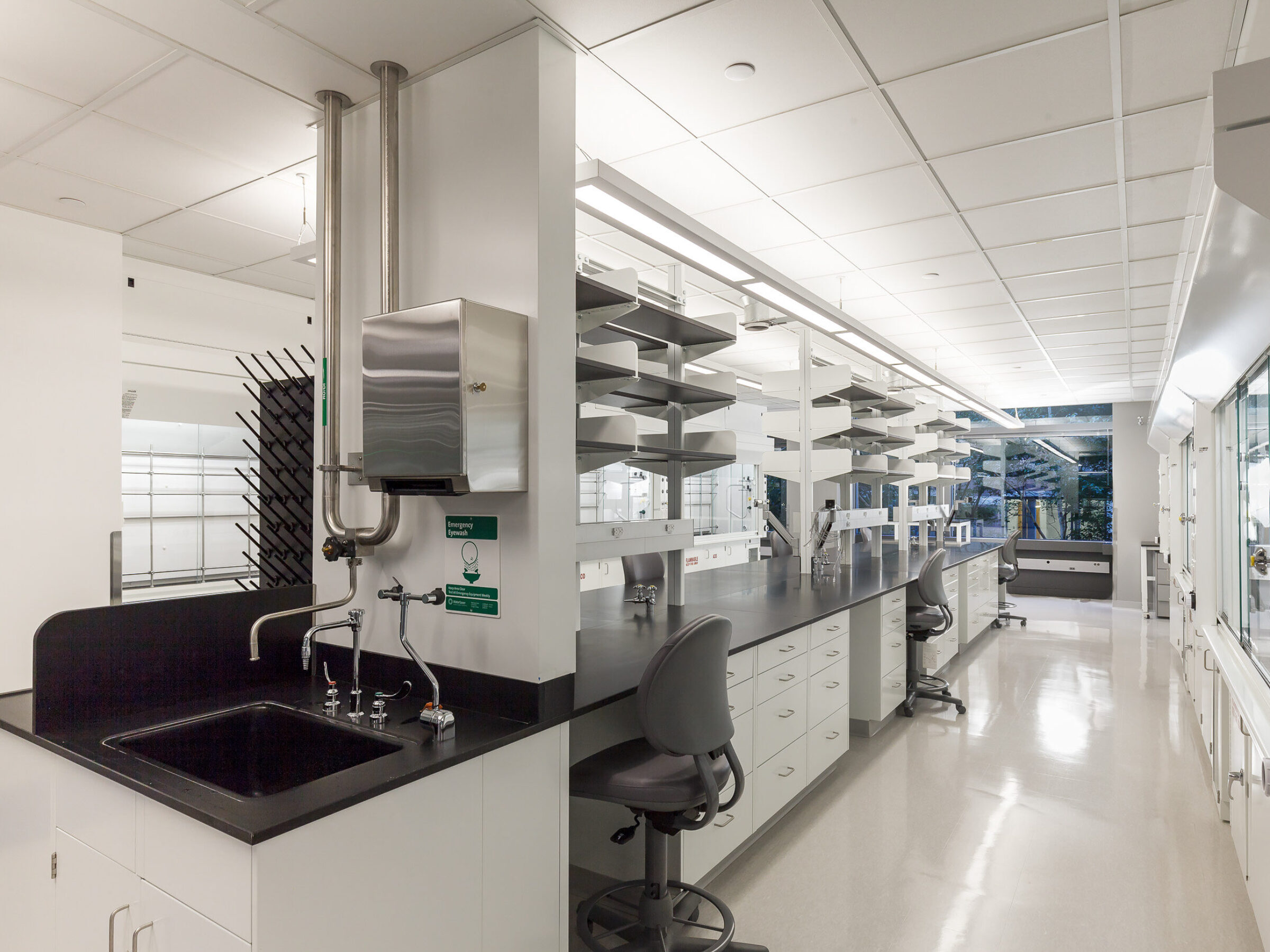 Biogen - Bio6 Chemistry Lab - Commodore Builders
